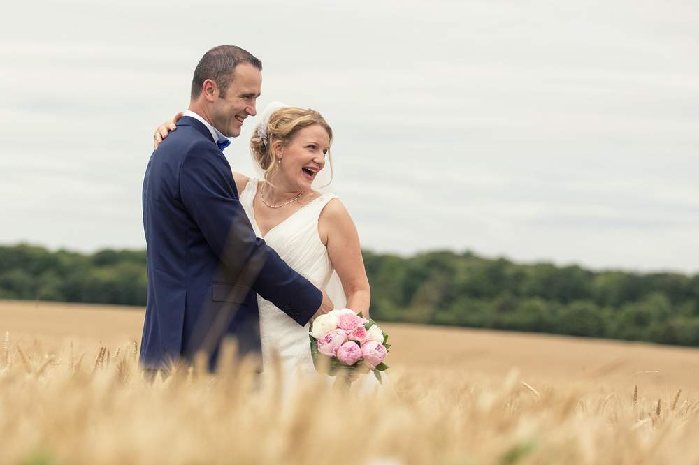 photographe mariage nancy maries champs de ble